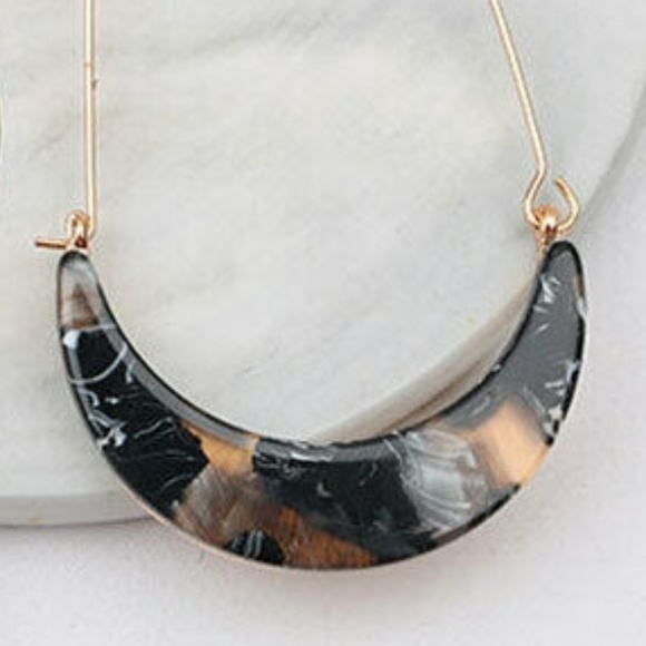 NEW! Lucite Crescent Earrings Tortoise Black Color - Picture 3 of 3